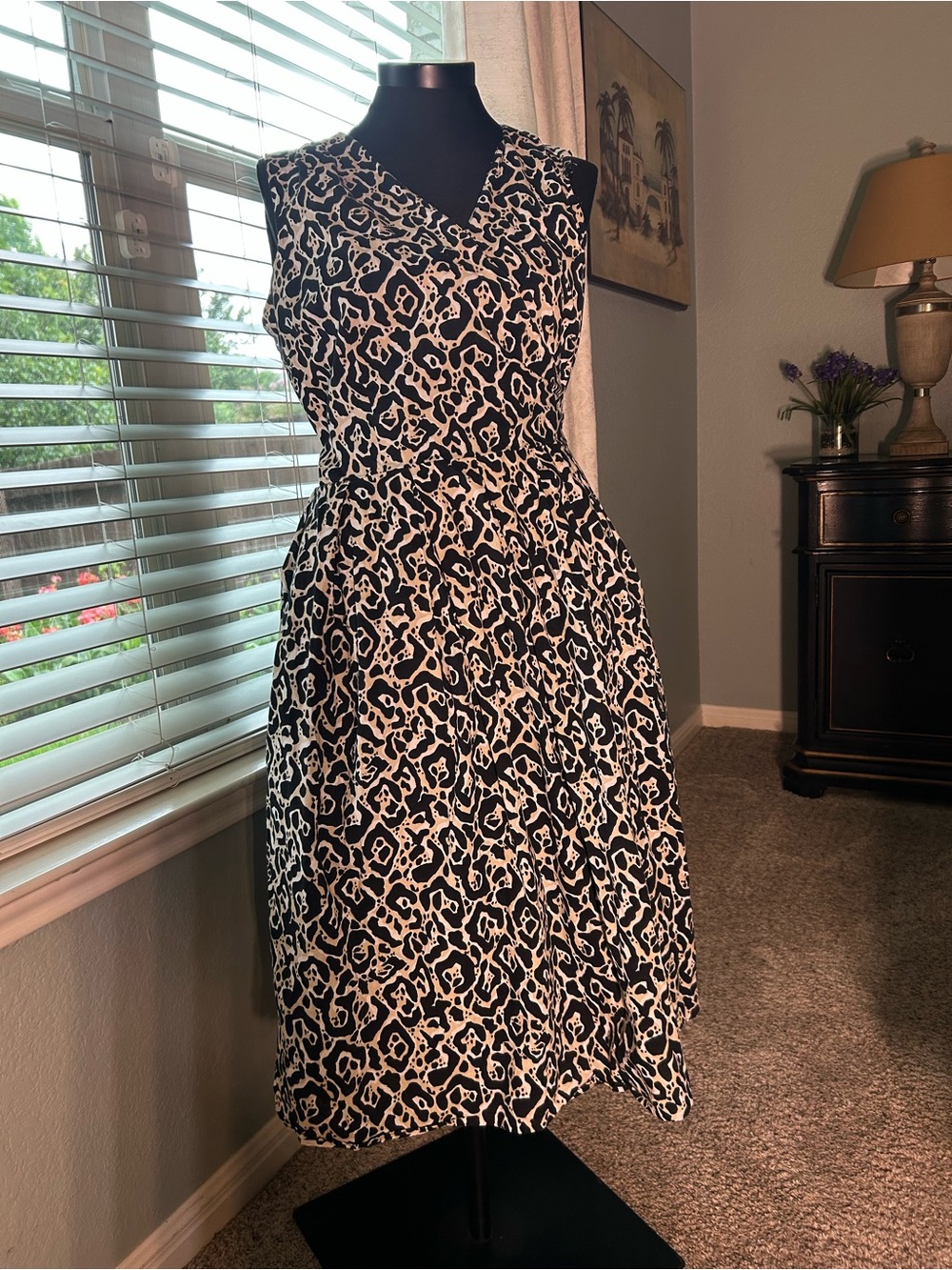 Alfani Black and Tan Sleeveless V-Neck Midi Dress. NWOTGS